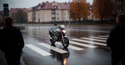 Motocykl uderzył w pieszego na przejściu